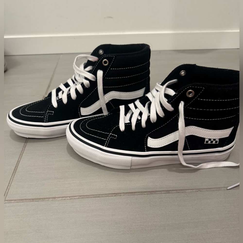 Brand new never worn (no tags, but with stickers) pop-cush sk8-hi Vans